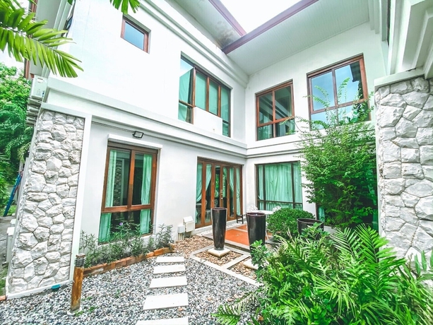 Imagen de la habitación del Hotel Royal Sammuk Villas. Foto 8