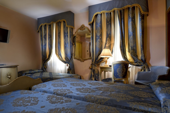 Imagen de la habitación del Hotel Royal San Marco. Foto 9