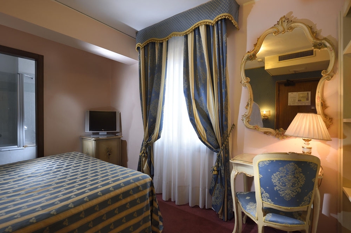 Imagen de la habitación del Hotel Royal San Marco. Foto 10