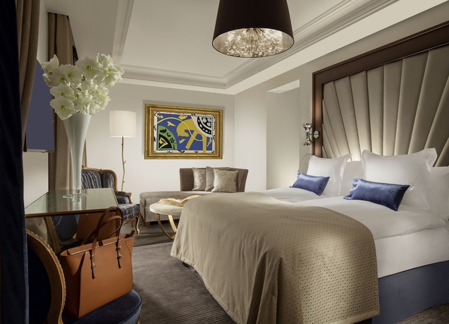 Imagen de la habitación del Hotel Royal Savoy Lausanne. Foto 3