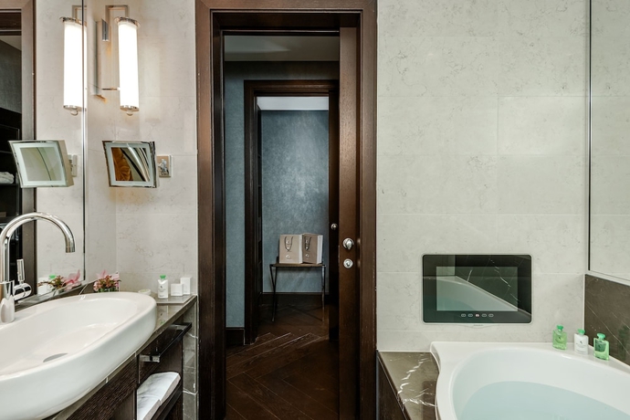 Imagen de la habitación del Hotel Royal Savoy Lausanne. Foto 8