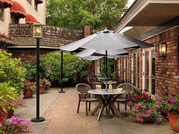 Imagen del bar/restaurante del Hotel Royal Scot and Suites. Foto 4