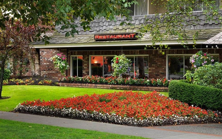 Imagen de los exteriores del Hotel Royal Scot and Suites. Foto 8