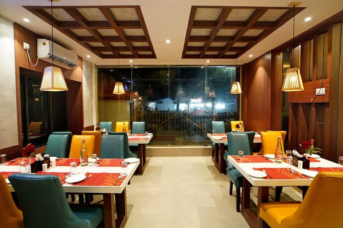 Imagen del bar/restaurante del Hotel Royal Sea View, Kanthi. Foto 8