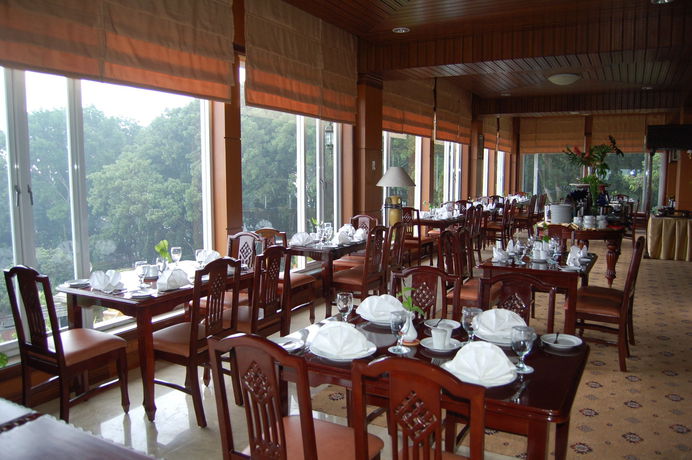 Imagen del bar/restaurante del Hotel Royal Senyiur Pasuruan. Foto 3