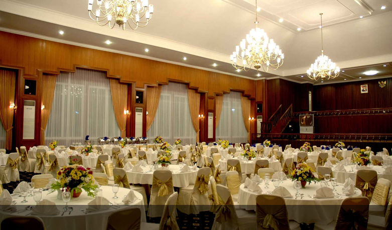 Imagen de los interiores del Hotel Royal Senyiur Pasuruan. Foto 9