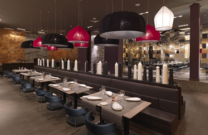 Imagen del bar/restaurante del Hotel Royal Service at Paradisus La Perla. Foto 3