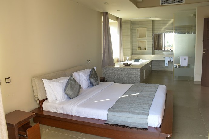 Imagen de la habitación del Hotel Royal Shaza Suites. Foto 11
