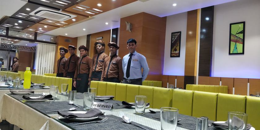 Imagen del bar/restaurante del Hotel Royal Shelter, Pardi. Foto 2
