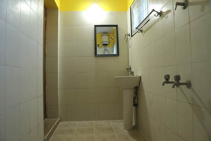 Imagen de la habitación del Hotel Royal Shree Amirthayoga. Foto 8