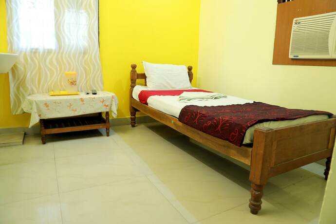 Imagen de la habitación del Hotel Royal Shree Amirthayoga. Foto 9