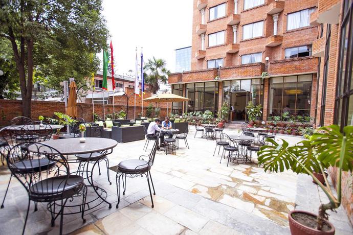 Imagen del bar/restaurante del Hotel Royal Singi. Foto 2
