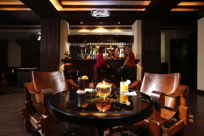 Imagen del bar/restaurante del Hotel Royal Singi. Foto 3