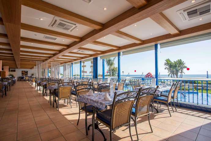 Imagen del bar/restaurante del Hotel Royal Son Bou Family Club. Foto 2