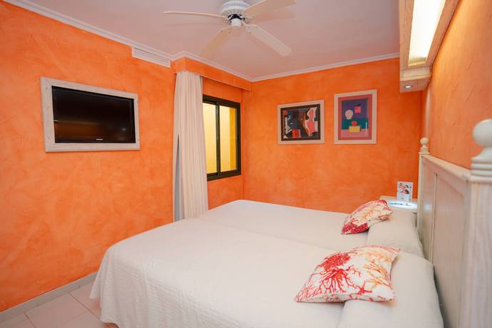 Imagen de la habitación del Hotel Royal Son Bou Family Club. Foto 4