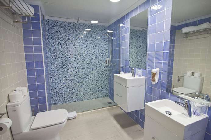 Imagen de la habitación del Hotel Royal Son Bou Family Club. Foto 5