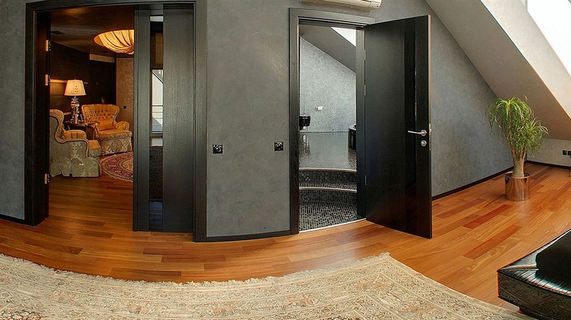 Imagen de la habitación del Hotel Royal Square and Suites. Foto 2