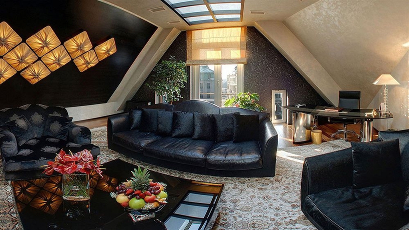 Imagen de los interiores del Hotel Royal Square and Suites. Foto 4