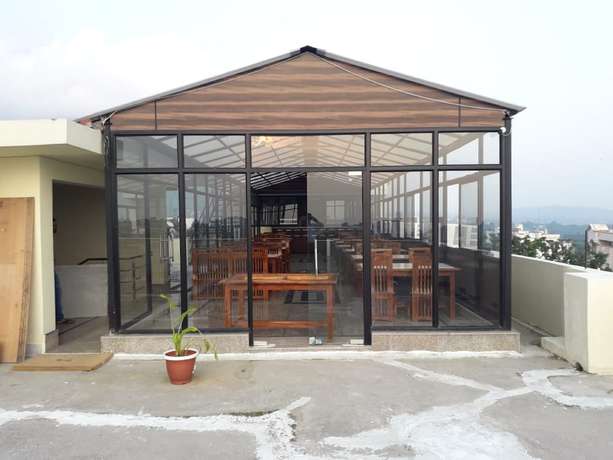 Imagen del bar/restaurante del Hotel Royal Stay, Katra. Foto 3