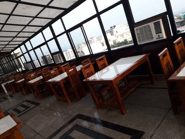 Imagen del bar/restaurante del Hotel Royal Stay, Katra. Foto 5