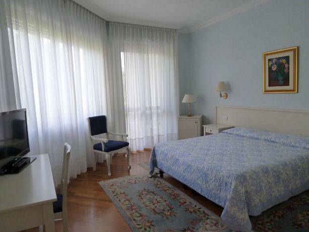 Imagen de la habitación del Hotel Royal, Stresa. Foto 4