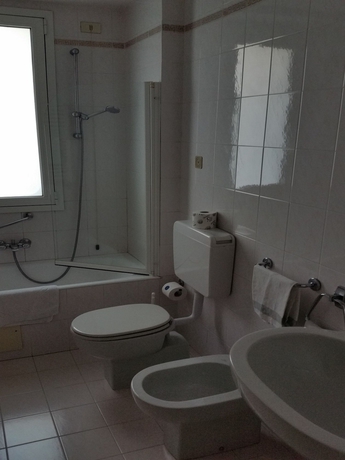 Imagen de la habitación del Hotel Royal, Stresa. Foto 6