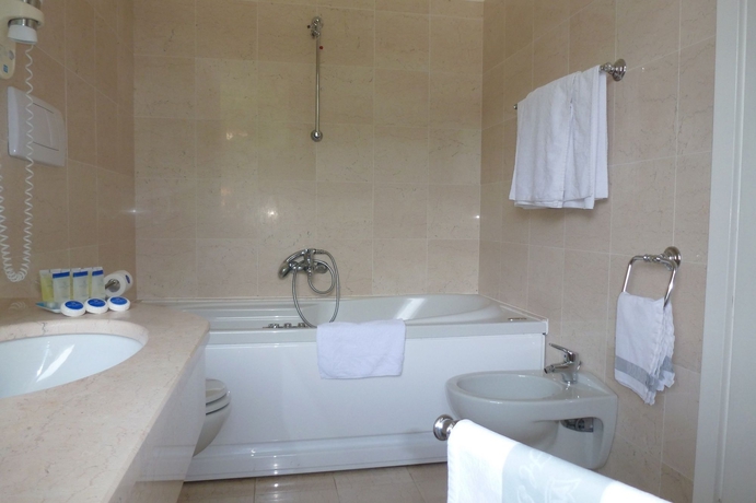 Imagen de la habitación del Hotel Royal, Stresa. Foto 7