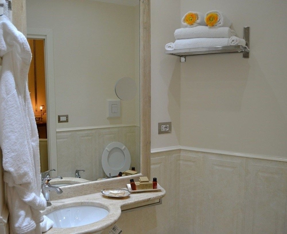 Imagen de la habitación del Hotel Royal Suite Trinità Dei Monti. Foto 2