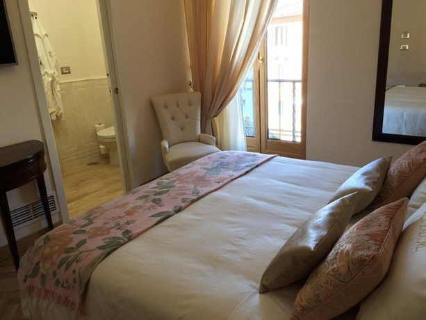 Imagen de la habitación del Hotel Royal Suite Trinità Dei Monti. Foto 6