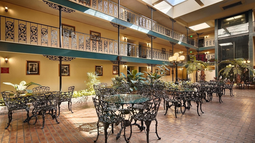 Imagen del bar/restaurante del Hotel Royal Suites, Baton Rouge. Foto 6