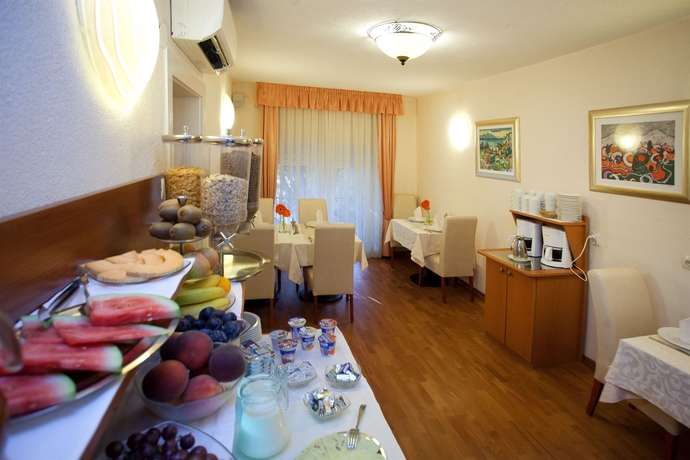 Imagen del bar/restaurante del Hotel Royal Suites, Split. Foto 3