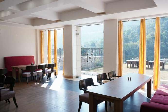 Imagen del bar/restaurante del Hotel Royal Suites by Park Tree Chakki Mor. Foto 2