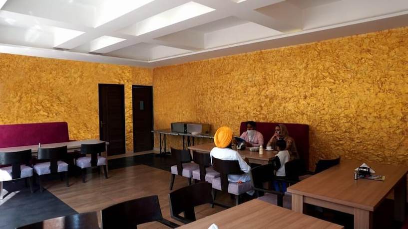 Imagen del bar/restaurante del Hotel Royal Suites by Park Tree Chakki Mor. Foto 3