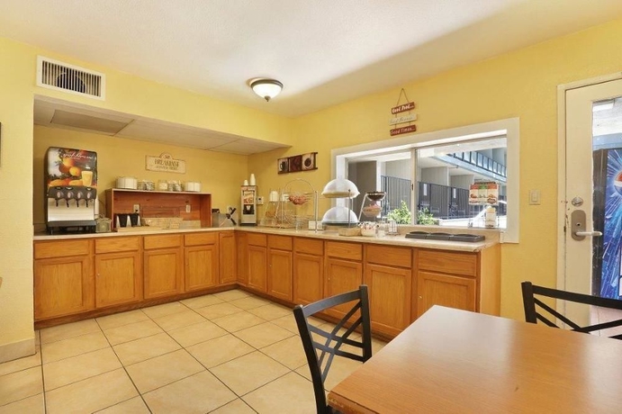 Imagen del bar/restaurante del Hotel Royal Sun Palm Springs. Foto 4