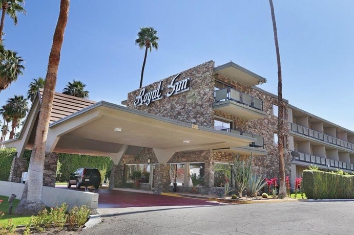 Imagen de los exteriores del Hotel Royal Sun Palm Springs. Foto 7