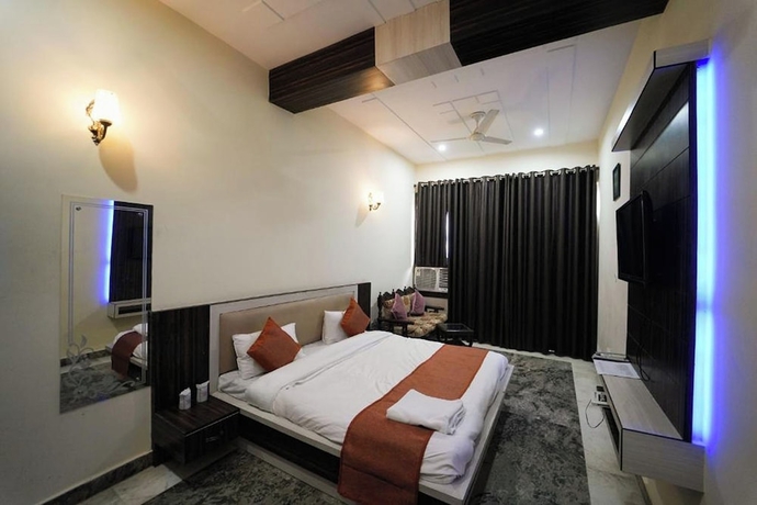 Imagen de la habitación del Hotel Royal Taj Twin Palace near Taj Mahal. Foto 4