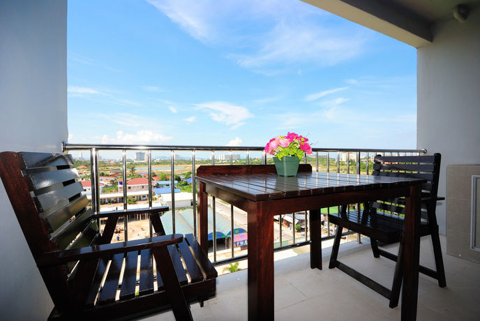 Imagen de la piscina del Hotel Royal Thai Residence. Foto 14