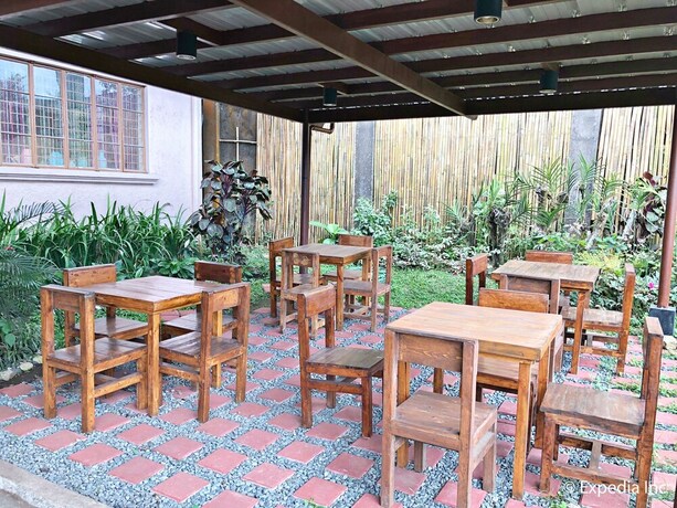 Imagen del bar/restaurante del Hotel Royal Thee Bed and Breakfast. Foto 17
