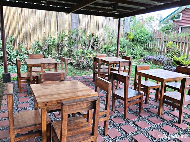 Imagen del bar/restaurante del Hotel Royal Thee Bed and Breakfast. Foto 18