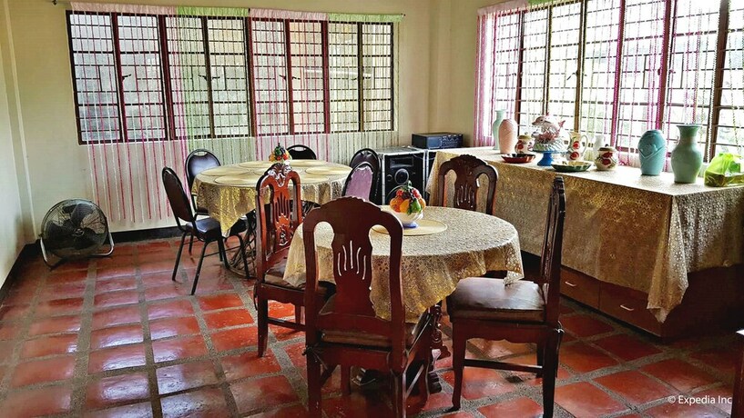 Imagen del bar/restaurante del Hotel Royal Thee Bed and Breakfast. Foto 19