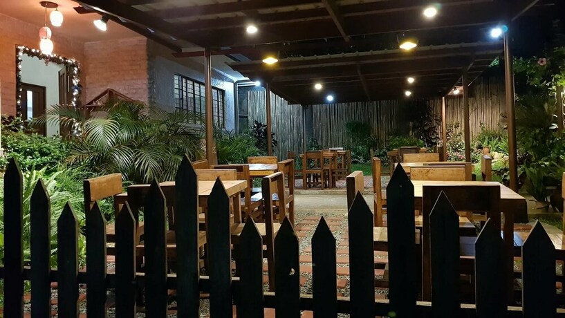 Imagen del bar/restaurante del Hotel Royal Thee Bed and Breakfast. Foto 21