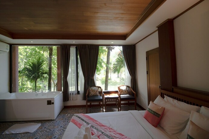 Imagen de la habitación del Hotel Royal Train Garden Resort. Foto 18