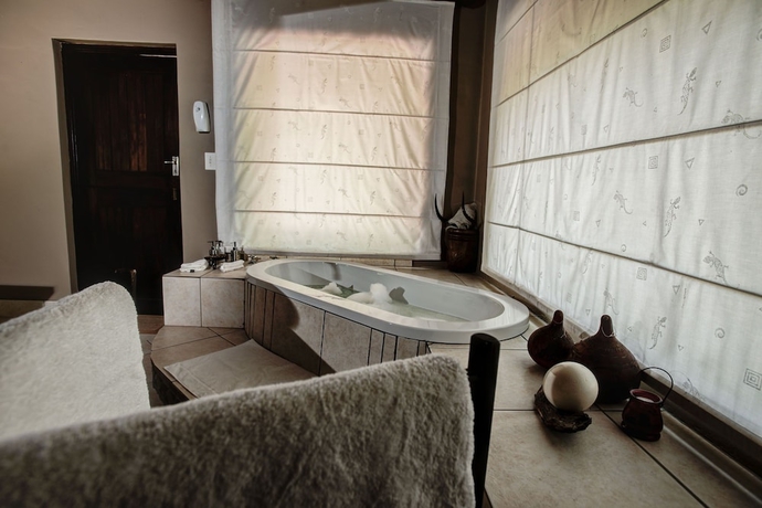 Imagen de la habitación del Hotel Royal Tree Lodge. Foto 14