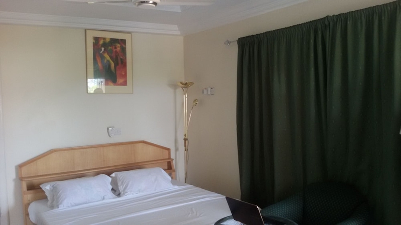 Imagen de la habitación del Hotel Royal Triangle Guest House. Foto 1