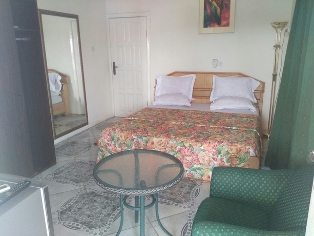 Imagen de la habitación del Hotel Royal Triangle Guest House. Foto 12