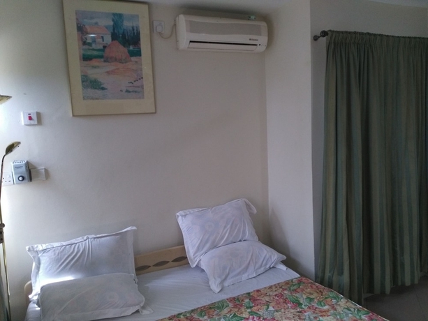 Imagen de la habitación del Hotel Royal Triangle Guest House. Foto 14