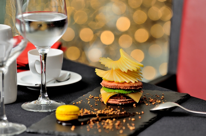 Imagen del bar/restaurante del Hotel Royal Tulip City Center Tanger. Foto 10