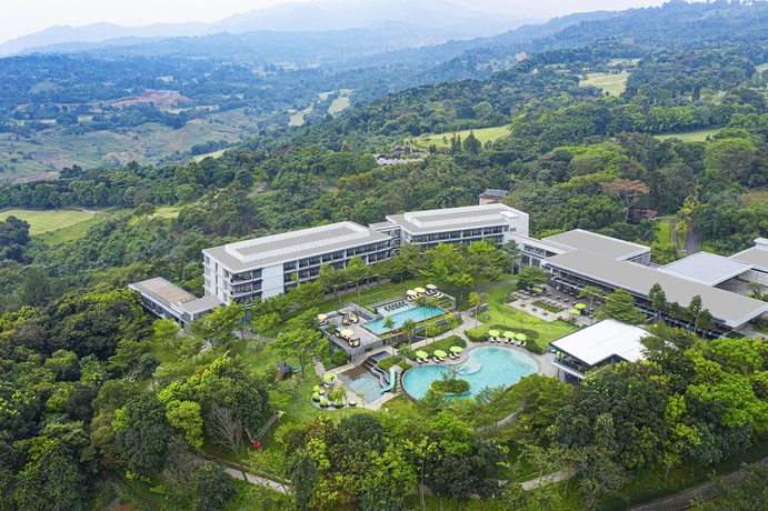 Imagen general del Hotel Royal Tulip Gunung Geulis Resort and Golf. Foto 1