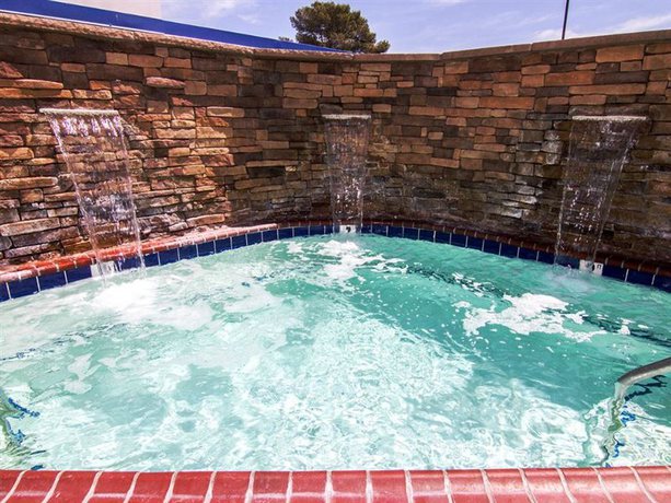 Imagen de la piscina del Hotel Royal Vacation Suites Las Vegas. Foto 8