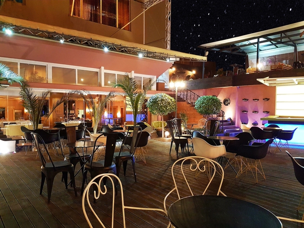 Imagen de los exteriores del Hotel Royal Vila. Foto 13